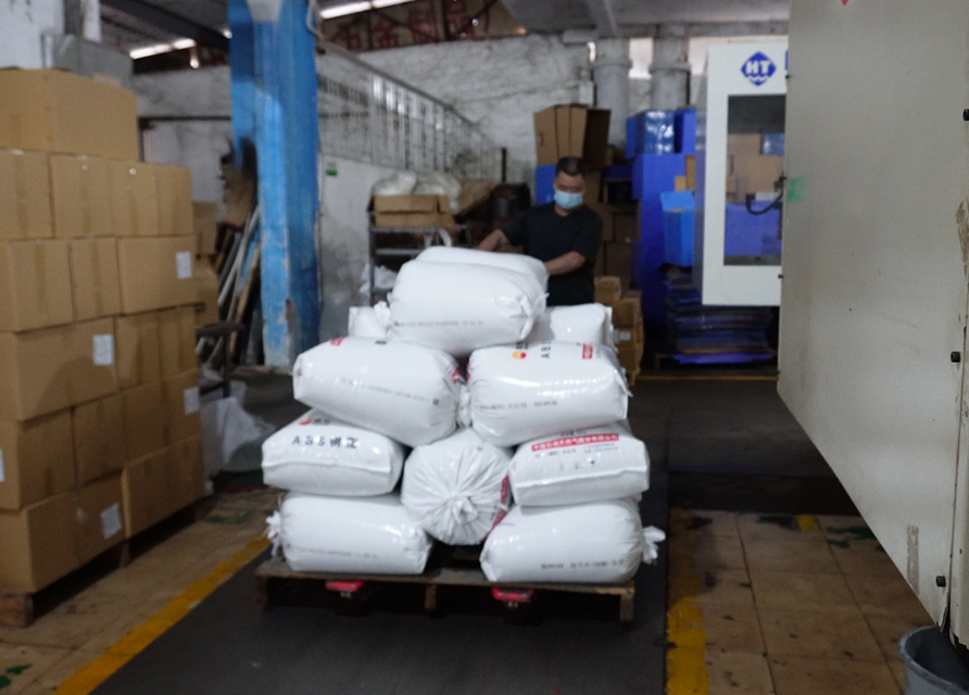 injection blow moulding process